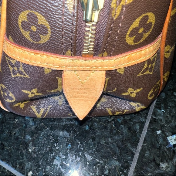 LOUIS VUITTON - Picture 5 of 6